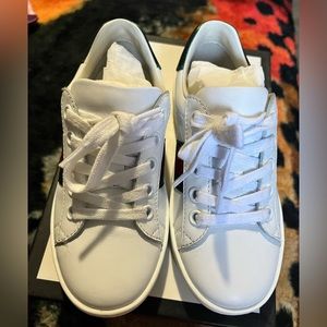 Authentic Gucci shoes (worn twice) 10c